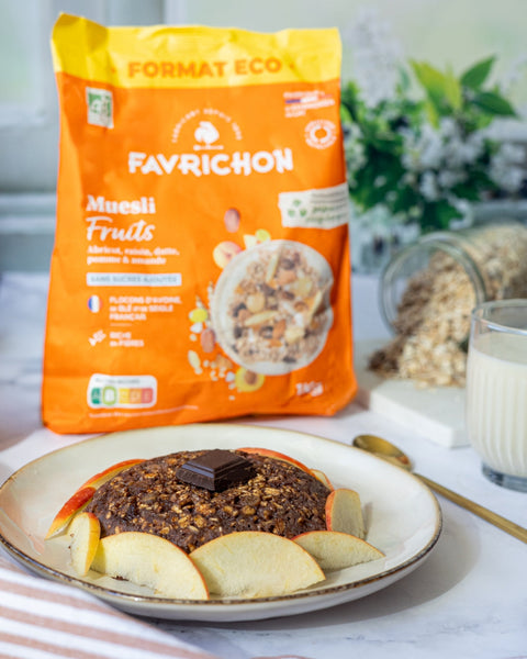 Bowl cake chocolat au muesli traditionnel aux fruits