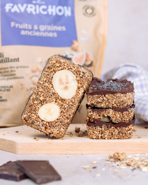 Crunchy muesli with organic fruits and ancient seeds