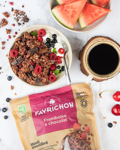 Crunchy raspberry &amp; organic chocolate muesli